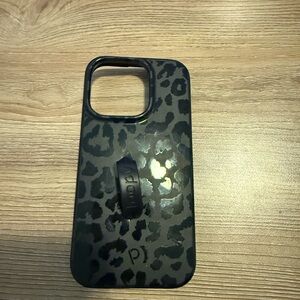 iPhone 14 Pro righty midnight leopard case